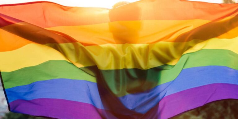 العلاقات المفتوحة في المجتمع المثلي: أسس التفاهم